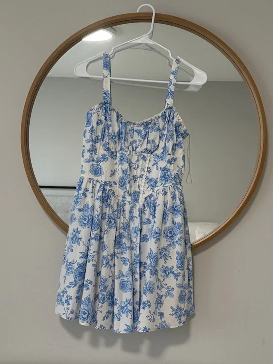 Trixxi White Dress with Blue Floral Print - Picture 8 of 9